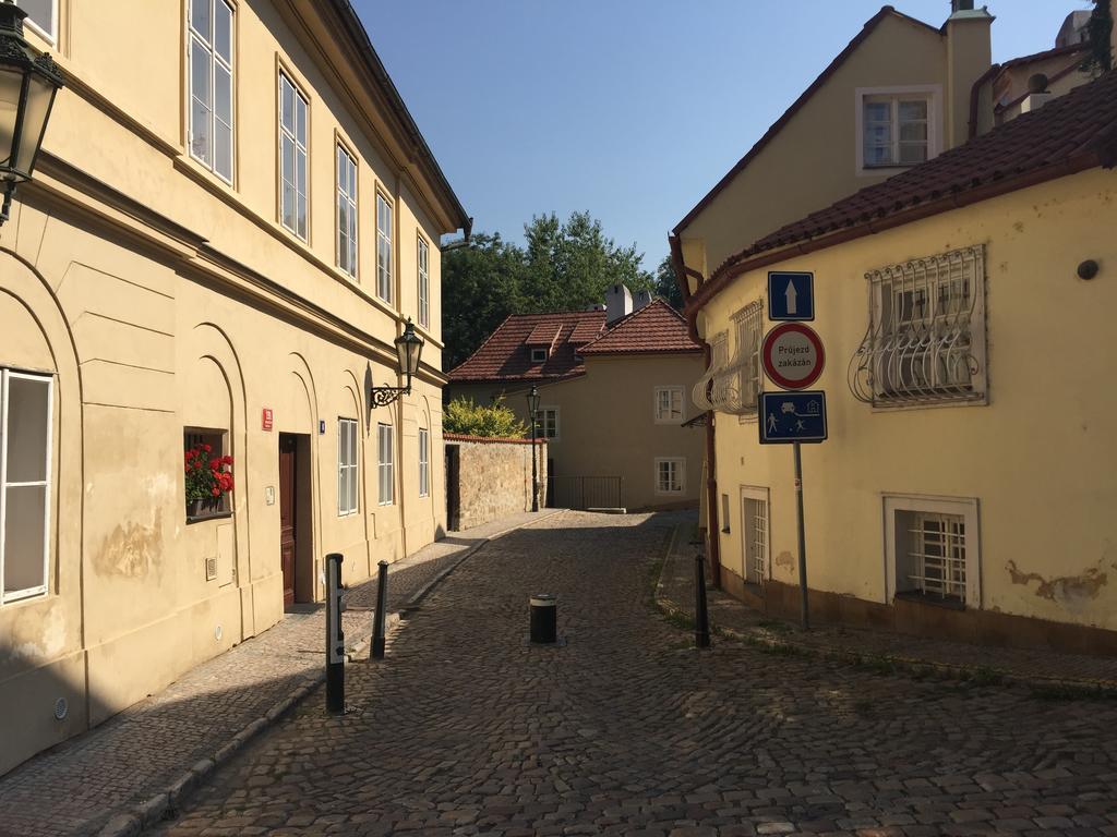 Apartments At The Golden Plough Prague Exterior photo
