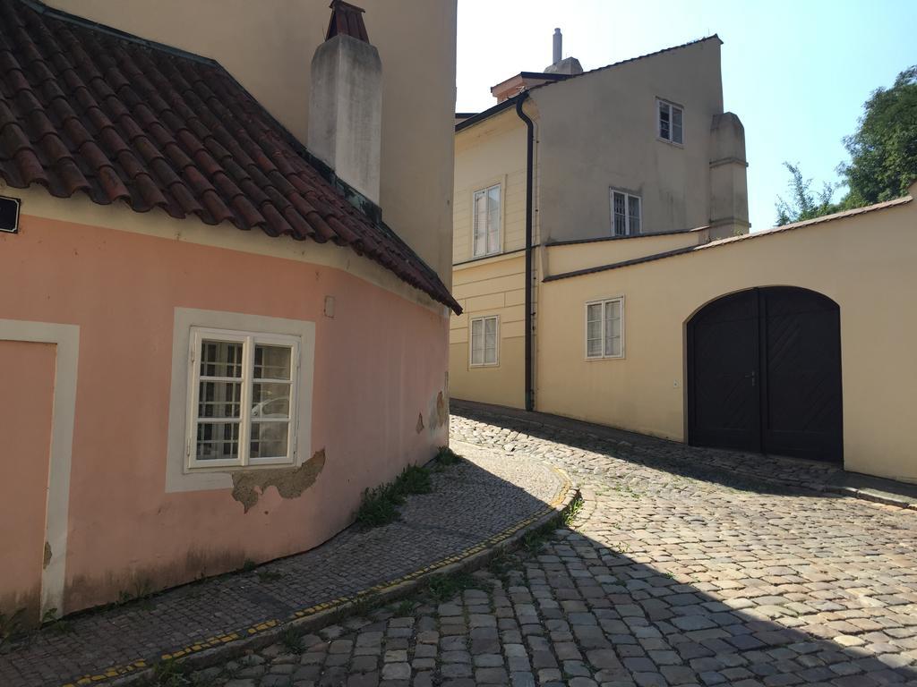 Apartments At The Golden Plough Prague Exterior photo