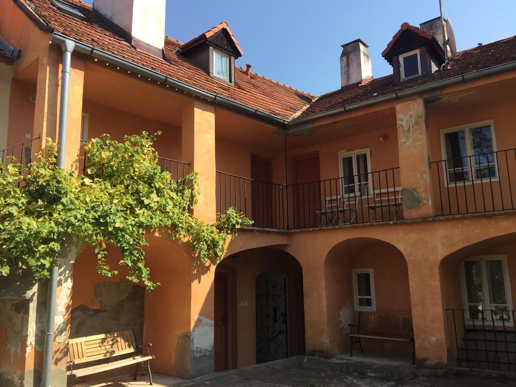 Apartments At The Golden Plough Prague Room photo